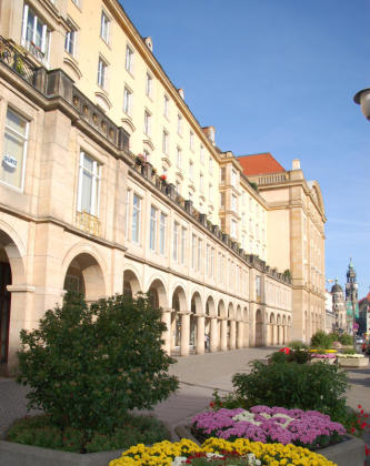 www.ferienwohnungen-dresden.com - Holiday Apartment Altmarkt 3-room